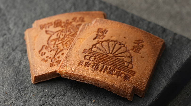 神戸の銘菓「瓦せんべい」 ｜ 亀の井亀井堂本家オンラインショップ